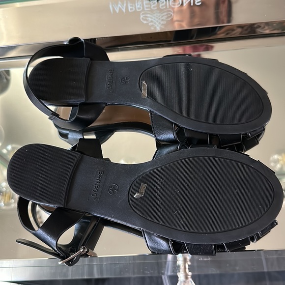 Gently used bamboo sandal flats cute summer shoe with my vintage outfits - Picture 3 of 3